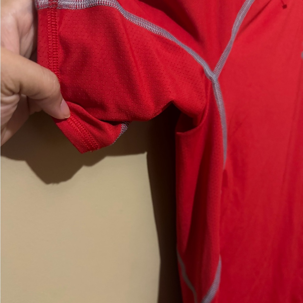 Under Armour Men's Red Performance Rash Guard - Picture 4 of 7